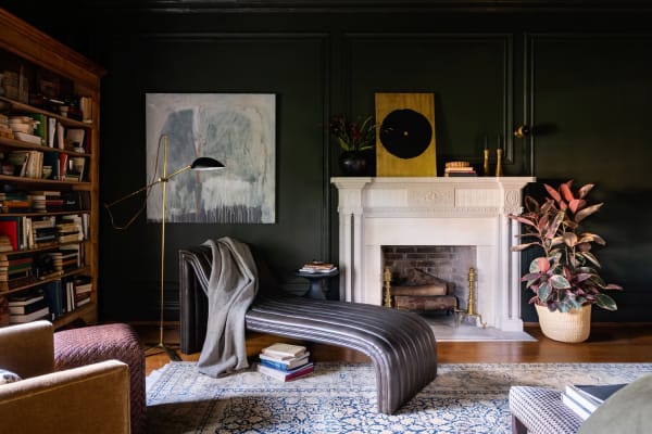 Artwork: Donald Sultan (mantle) Designer: Duet Design Studio (2024 Showhouse)