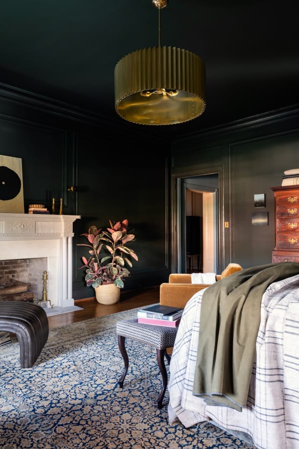 Artwork: Donald Sultan (L) and Robin Braun (R) Designer: Duet Design Studio (2024 Showhouse)