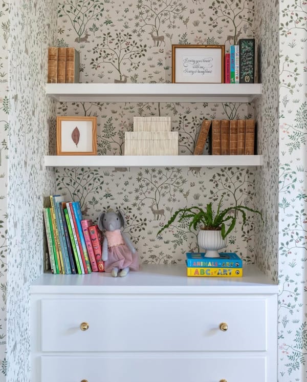 Artwork: Hillary Waters Fayle (available) Designer: Anne Pulliam Interiors & Erin Corey Advisory