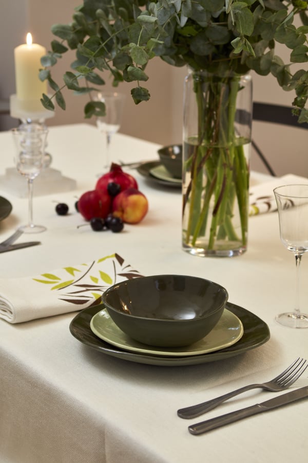 Cecile*M - White Teapot