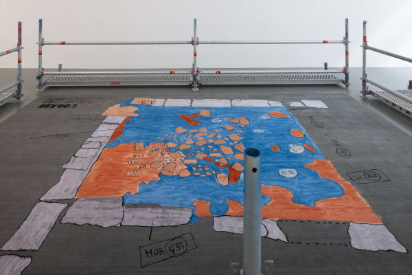 Paola Yacoub, "BEY002", Wollteppich, 53 Farben, 4,82 x 3,54 m, 2013-2019, mit Baugerüst (Foto: Thomas Bruns)