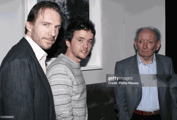 Ralph Fiennes unveils portrait of Brian Friel
