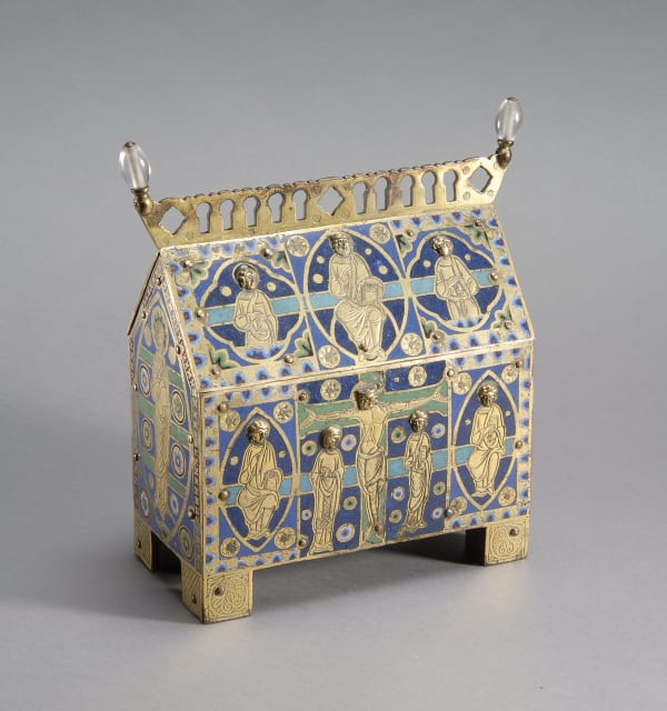 Reliquary châsse with the Crucifixion and Christ in Majesty, French (Limoges), c. 1195-1200, champlevé enamel on copper, engraved and gilded, with applied gilt-copper heads, on a wood (probably oak) core; h. 20.1 cm x l. 15.6 cm x d. 8cm