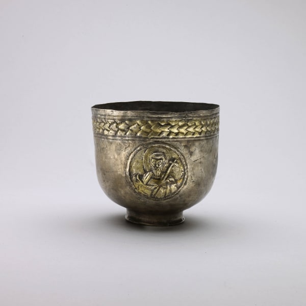 Chalice, Byzantine Empire (possibly Constantinople), 6th-7th century, silver, parcel-gilt; h. 8.8 cm x diam. 9.9 cm, foot: h. 1.1 cm x diam. 4.5 cm