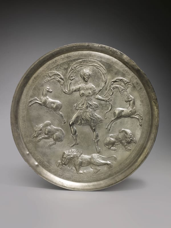 Platter with Artemis as huntress, Byzantine Empire (Constantinople), reign of Basiliscus (475-476)