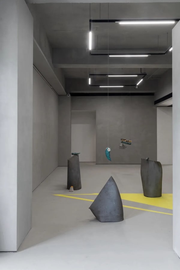 Zhang Yibei Group Exhibition "Tongue In Cheek" Installation View, 2022 张移北“面颊上的舌头”群展现场图 2022