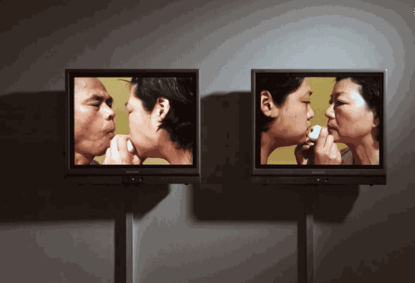 Patty Chang, Melons (At a Loss), 1998, C-Print, 101.6 x 72.6cm. ©️Courtesy the artist