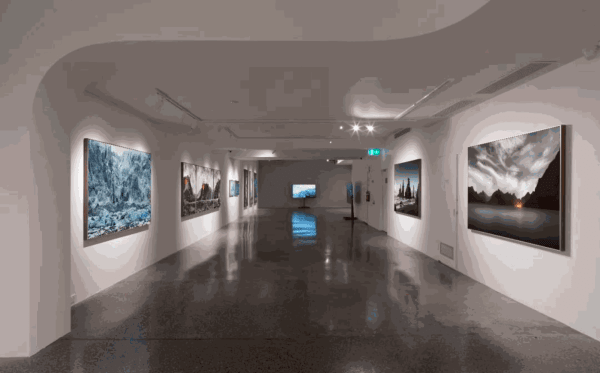 Installation view of Michael Najjar's solo show at Melbourne 迈克尔·耐贾尔墨尔本个展现场图