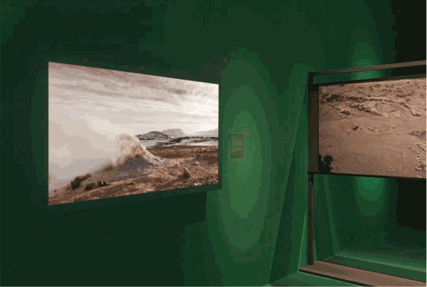 Installation View of Michael Najjar's "MARS: The Red Mirror" 迈克尔·耐贾尔群展“火星：永无止境”现场图