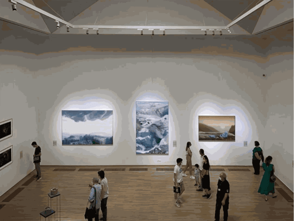 Installation View of Michael Najjar's "OVERVIEW EFFECT" 迈克尔·耐贾尔群展“总观效应”现场图