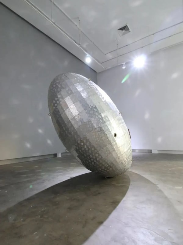 塔瓦猜·汶杜沙瓦迪，《神星》，曼谷 Numthong Gallery 展览现场 Tawatchai Puntusuwasdi, Haumea, Installation view at Numthong Gallery, Bangkok