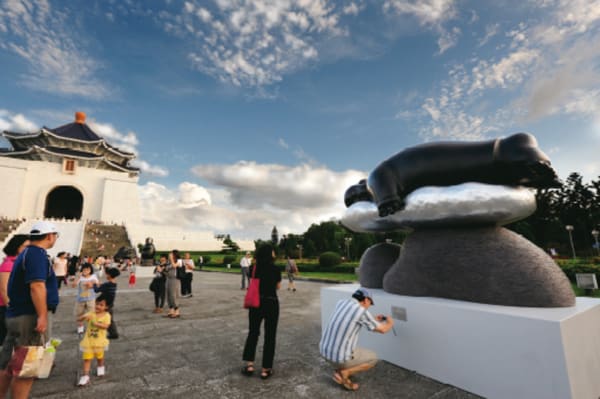 李真 LI CHEN, 飞行乐土