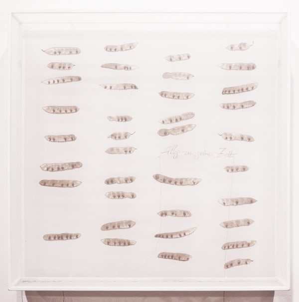 Sheila Furlan, alles zu seiner Zeit, 2018, bestickte Seide auf Metallgestell mit Materialcollage, unten signiert, 50 x 50 x 8,5 cm