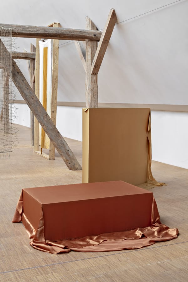 Installation view, Tove Storch, Untitled (metal object #11, dark bronze) , 2008, (Denne Nye Verden – Overvejende Tekstil, Lundsgaard Gods, 2025. Photo: Dorte Krogh