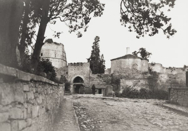 Avni Lifij Silivrikapı