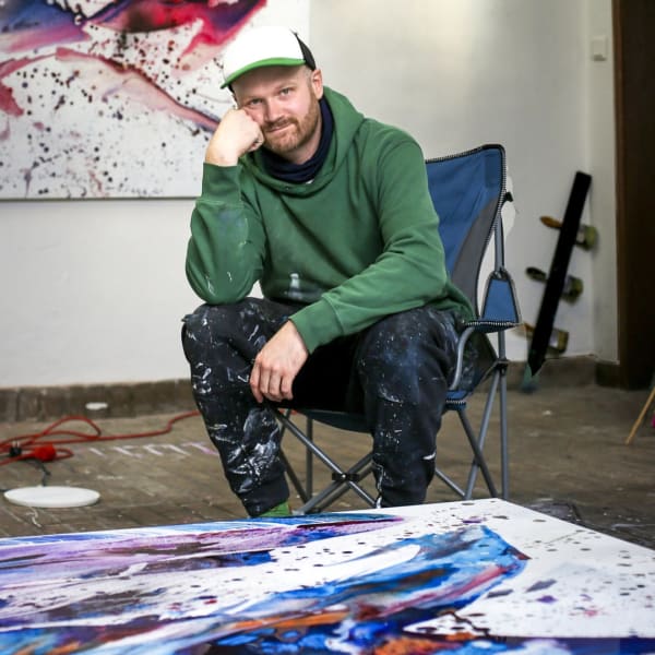 Max Frintrop in Studio in Southern California