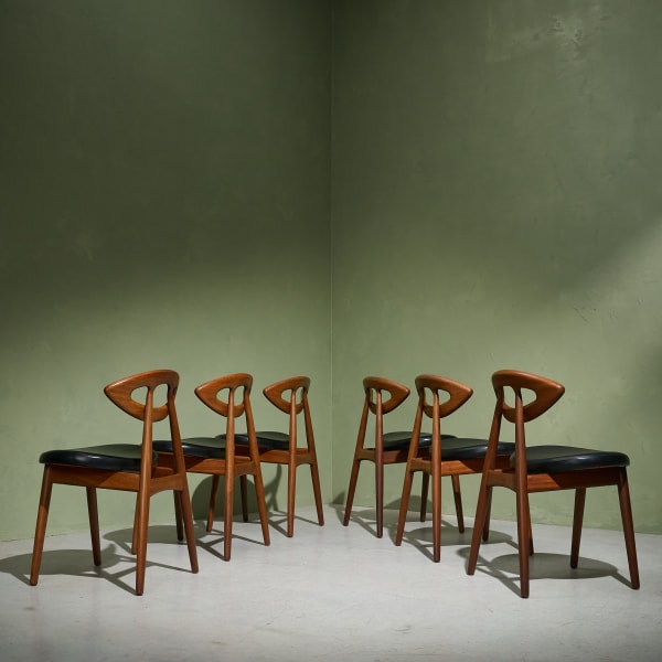 Ejvind Johansson, Set of Six 'Eye Chairs' in Teak and Black Leather, Denmark, 1960s