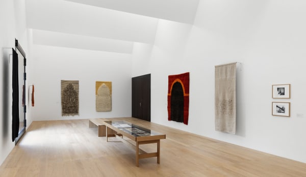 Ausstellungsansicht/Exhibition View SHEILA HICKS 2024 © Josef Albers Museum Quadrat Bottrop, Foto: Philipp Ottendörfer
