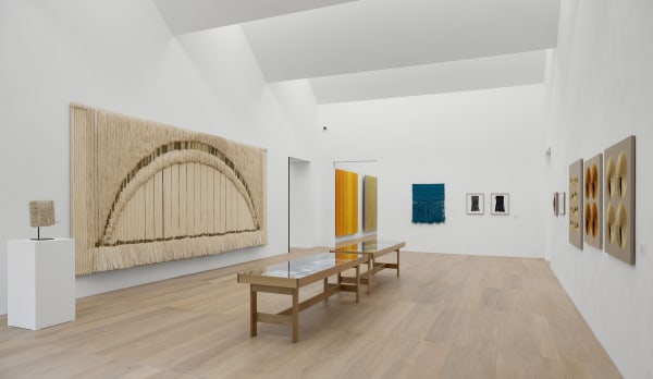 Ausstellungsansicht/Exhibition View SHEILA HICKS 2024 © Josef Albers Museum Quadrat Bottrop, Foto: Philipp Ottendörfer