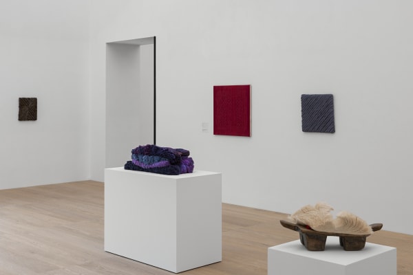 Ausstellungsansicht/Exhibition View SHEILA HICKS 2024 © Josef Albers Museum Quadrat Bottrop, Foto: Philipp Ottendörfer