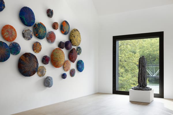 Ausstellungsansicht/Exhibition View SHEILA HICKS 2024 © Josef Albers Museum Quadrat Bottrop, Foto: Philipp Ottendörfer