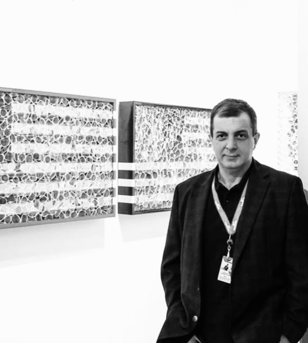 David Datuna - Hungry Artist, 2021