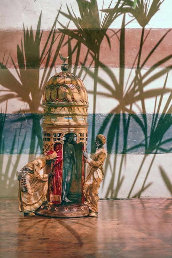 Objets Orientalistes, Bronzes, Céramiques, Terres cuites...