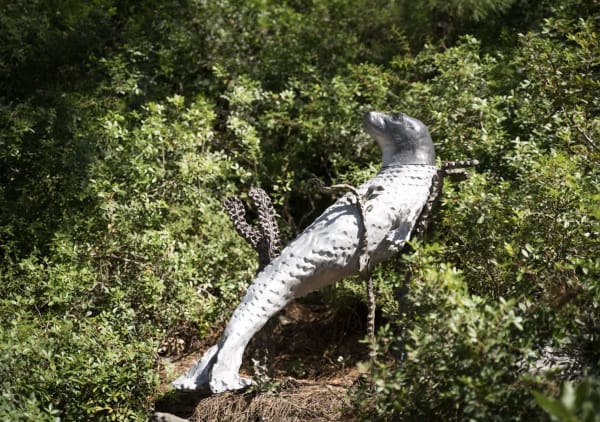 Jean-Marie APPRIOU Communionem Elementaris (The moon watcher), 2022 © Courtesy of the artist and Perrotin.