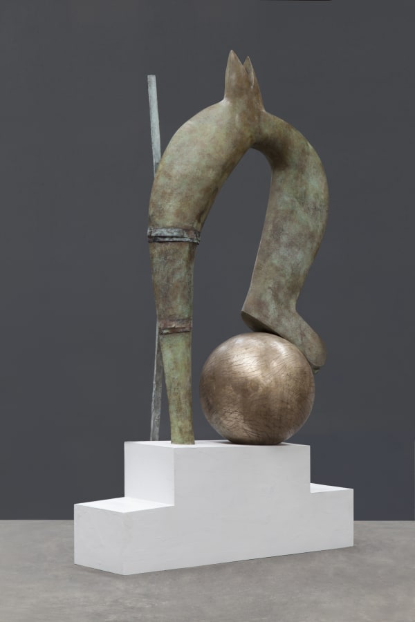 Camille Henrot, Dropping the Ball, 2016, Bronze, 303 x 167 x 67 cm. © Camille Henrot, Adagp, Paris, 2025. © Courtesy of the Artist and Mennour, Paris.