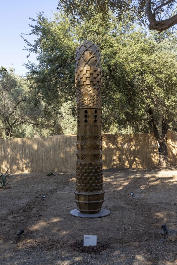 Marion Verboom, Tectonie 5 Hauteur, 2020/2024, Jesmonite, 387.5 x 50 cm. © Courtesy of the Artist.