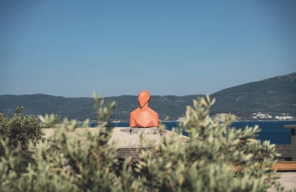 Xavier Veilhan, Manfredi, 2019, stainless steel, polyurethane paint, varnish. © Courtesy of the artist and Perrotin.