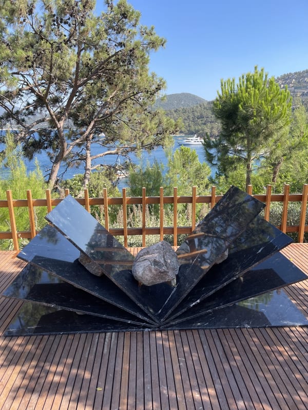 A work by Jose Davila from the "Harmony" exhibition at Bodrum Loft. © Courtesy of the artist and König Galerie.