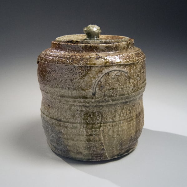 Tsuji Seimei (1927-2008) Shigaraki water jar with crescent-shaped sagar mark and matching cover ca. 1977 Natural ash-glazed Shigaraki stoneware 8 1/2 x 6 3/4 x 6 1/2 inches SOLD