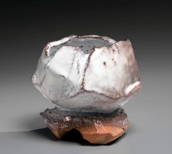 Kaneta Masanao (b. 1953) Round teabowl with irregular mouth, tall split foot, Hagi glaze and kiln effects 2019 Hagi-glazed stoneware with kiln effects 5 x 5 3/4 in. Inv# 11255