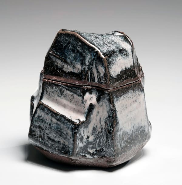 Kaneta Masanao (b. 1953) Incense burner with multi-planar body, Hagi glaze and extensive kiln effects 2019 Hagi-glazed stoneware with kiln effects 5 x 4 7/8 x 4 1/2 in. Inv# 11257