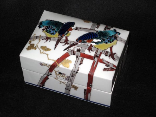 Covered rectangular box decorated with blue kingfishers perched on reeds and red dried lotus plants, 2010 Porcelain with polychrome enamel glazes 3 7/8 x 4 1/3 x 4 5/8 inches Inv# 6676 SOLD
