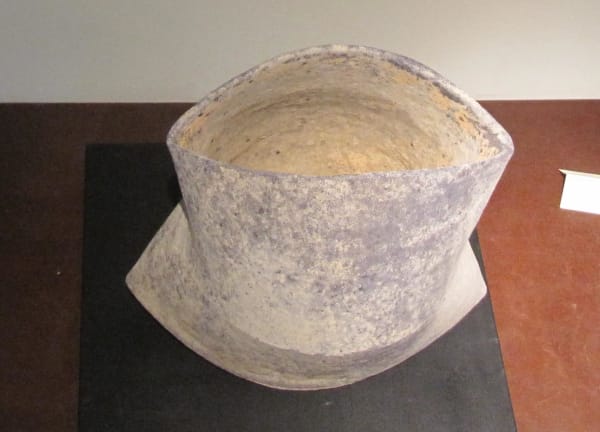 Kodô (Pulse), 2011 Stoneware 14 x 13 3/8 x 9 1/4 inches Inv# 7052 SOLD