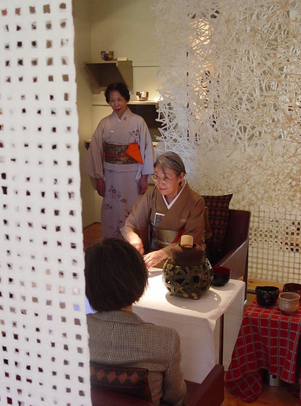 Click the image for further photos of the tea ceremonies hosted by Ajiki Hiro to accompany the gallery show. The tea preparation is by Nagase Yasuko and Ajiki Tatsue. All hanging washi paper installations by Hiro Odaira.