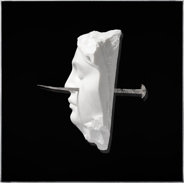 Michelangelo Galliani, Blackmirror, 2018, marmo statuario di Carrara e accaiaio, 50x50x25 cm. Courtesy Cris Contini Contemporary, London (GB) - Tivat...