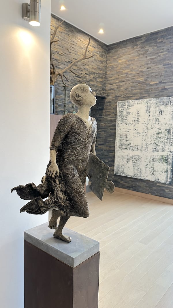 sculptures of lieven d'haese and abstract paintings from Mathis Duhem exhibited in chateau la gayette in Belgium wih Art thema