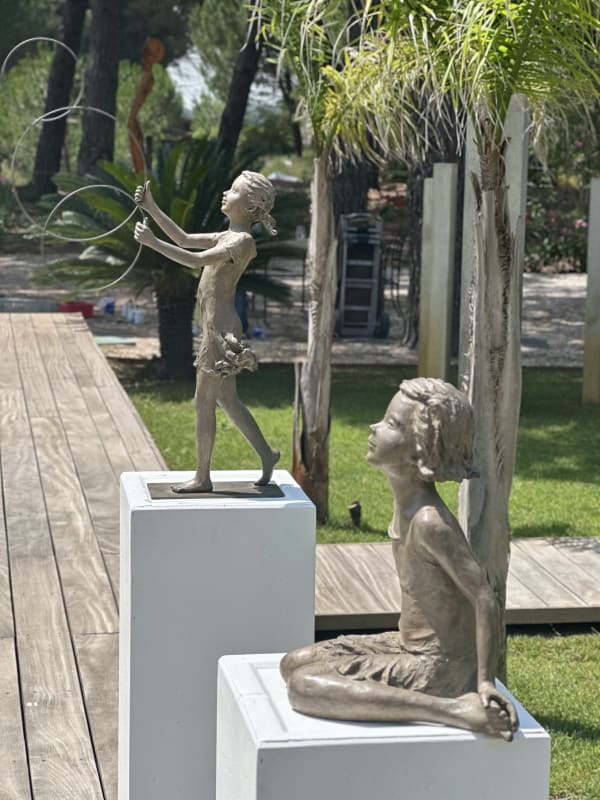 "Rêve éveillé" & "Jongleuse" in Jardin des sculptures, Aigues Mortes