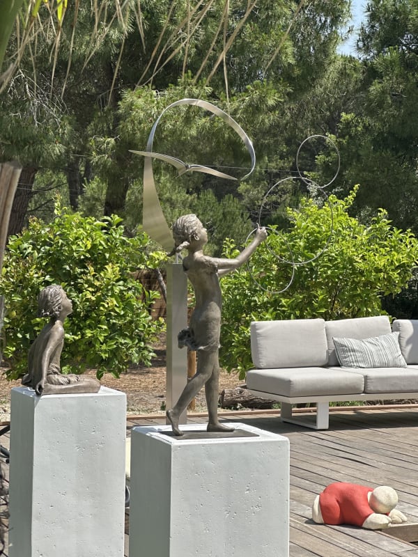"Rêve éveillé" & "Jongleuse" in Jardin des sculptures, Aigues Mortes