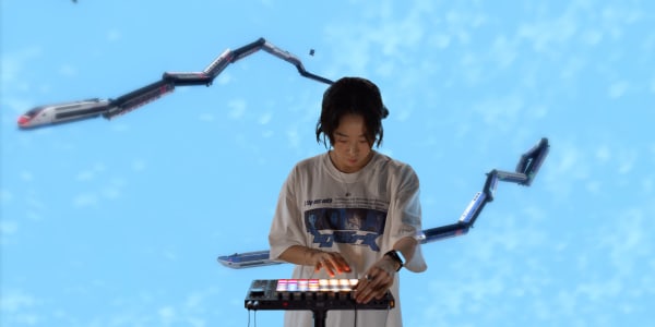 영국 런던 테이트 모던에서 전소정 작가의 작품 상영회 《Overtone》 개최