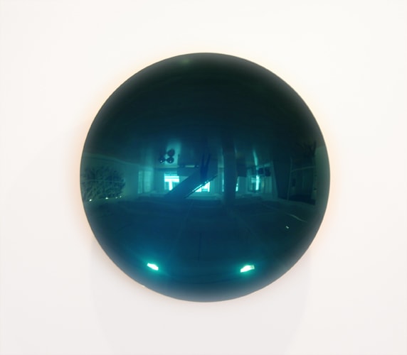 Anish Kapoor Teal Mirror, 2011 Stainless steel 43 1/4 x 43 1/4 x 10 1/4 in. 109.9 x 109.9 x 26.0 cm (AK11-0001)