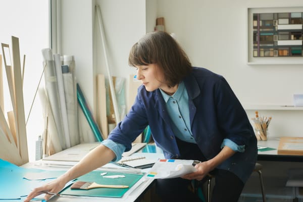 Lucy Williams in her studio. Photography by Arianna Lago.
