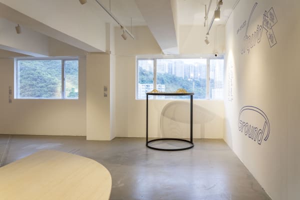 Installation view of Liquid Ground. Courtesy of Para Site, Hong Kong, 2021. Photo: Samson Cheung Choi Sang 「溢流地」展覽視角。2021年香港。圖片由Para Site提供。攝影：張才生