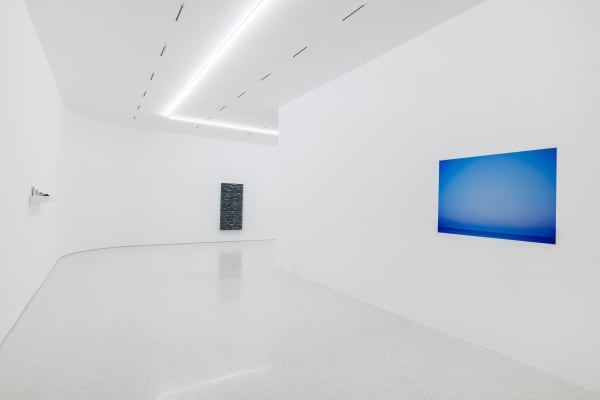 Installation view of “Alice Wang: The Touching Touched,” UCCA Dune, 2023. Courtesy UCCA Center for Contemporary Art. “王凝慧：触之可觉”展览现场，UCCA沙丘美术馆，2023。图片由UCCA尤伦斯当代艺术中心提供。