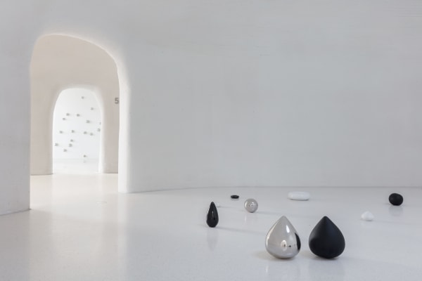 Installation view of “Alice Wang: The Touching Touched,” UCCA Dune, 2023. Courtesy UCCA Center for Contemporary Art. “王凝慧：触之可觉”展览现场，UCCA沙丘美术馆，2023。图片由UCCA尤伦斯当代艺术中心提供。