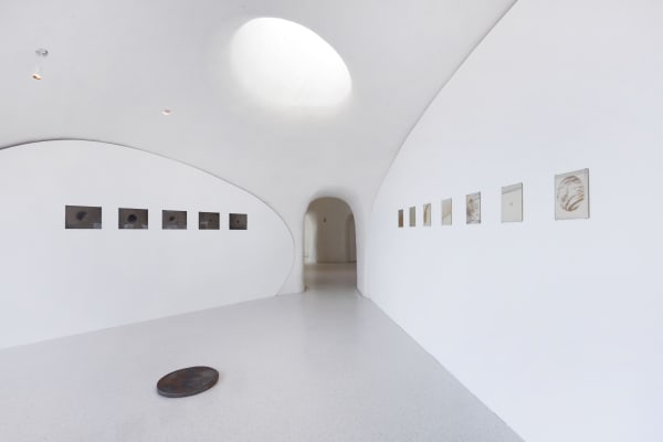 Installation view of “Alice Wang: The Touching Touched,” UCCA Dune, 2023. Courtesy UCCA Center for Contemporary Art. “王凝慧：触之可觉”展览现场，UCCA沙丘美术馆，2023。图片由UCCA尤伦斯当代艺术中心提供。