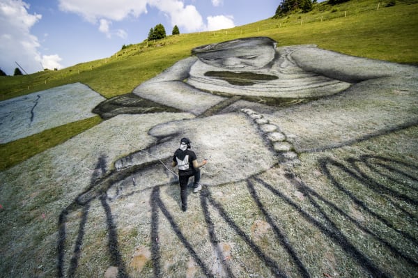 Saype, Le soleil à rendez vous avec la lune, 2023, Villars sur Olon, Suisse